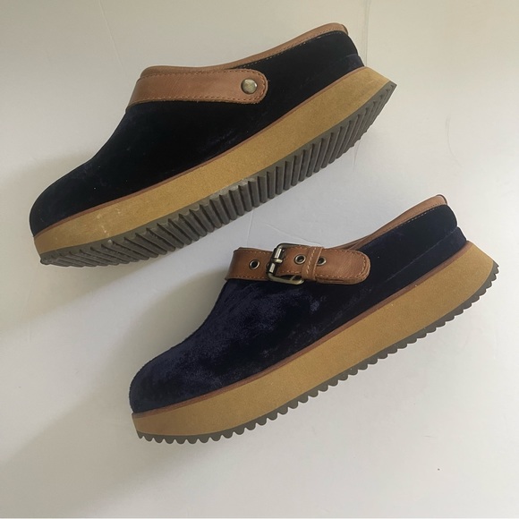 EARTH Lyra Navy Velvet clogs with buckle • size 7 - Picture 4 of 12